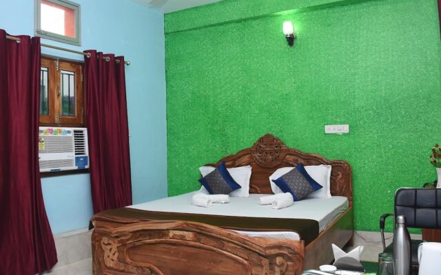 Hotel Anand Lok