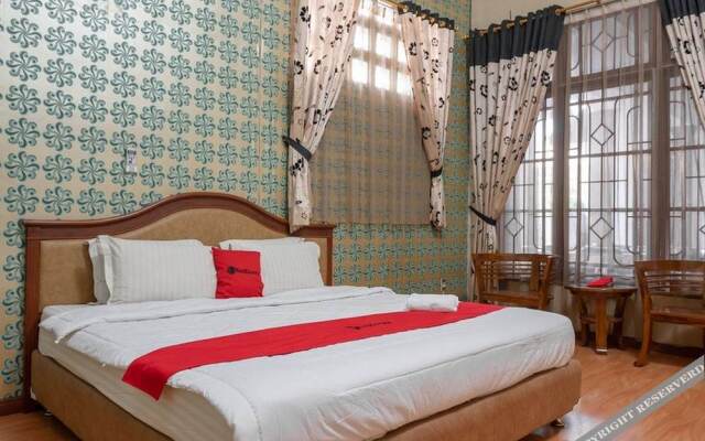 RedDoorz Near Universitas LP3i Medan