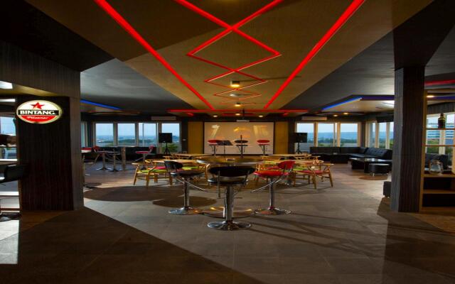 Ascent Hotel and Cafe