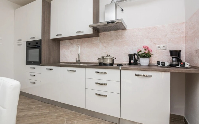 Pool Apartment Bakija 2