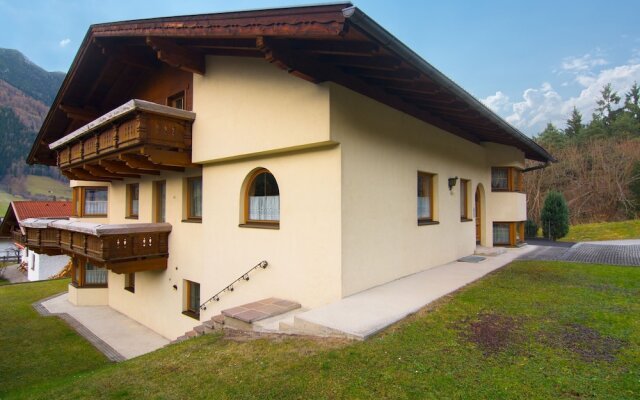 Contemporary Apartment in Kampl near Ski Area