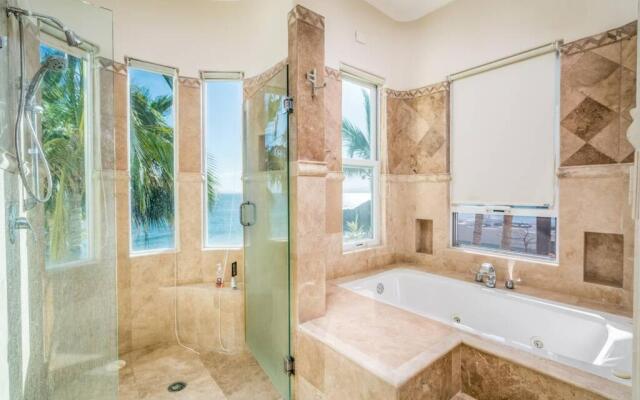 Casa Mañana Amazing Villa with Beachfront & Pool 4BR 4BA