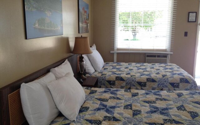 Boathouse Country Inn