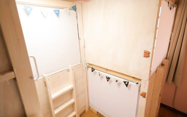 Linker Party House - Hostel