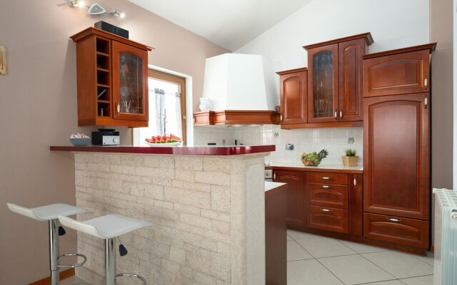 Splendid Villa in Vižinada with Hot Tub