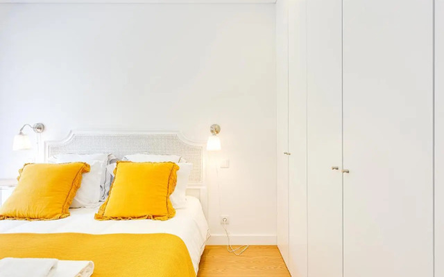 Wood Premium Downtown Apartment by DA'HOME