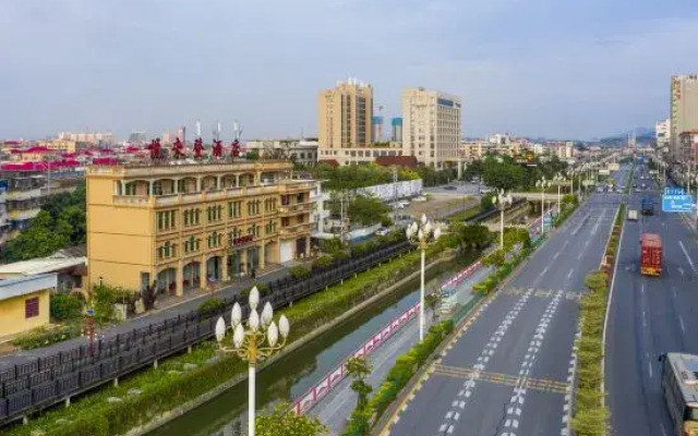 Longhai Yuelaiden Hotel
