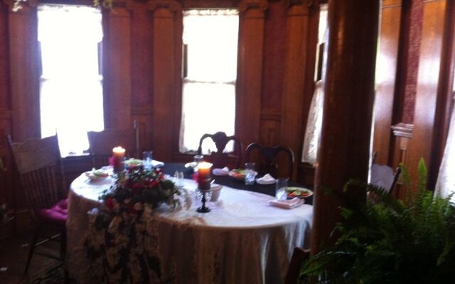 The Simmons-Bond Inn