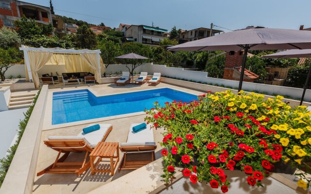 Luxury  Apartments Giovanni with  pool