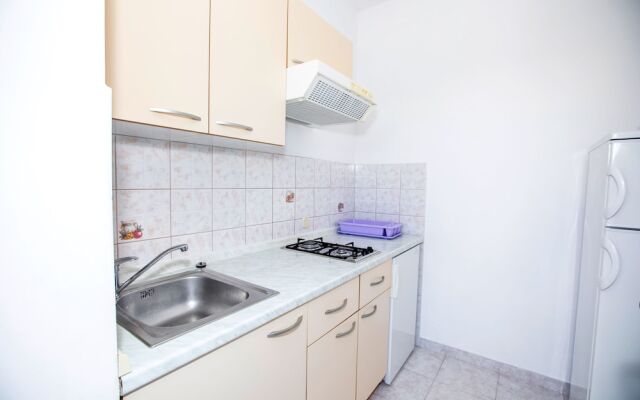 Captivating 2-bed Apartment in Podstrana