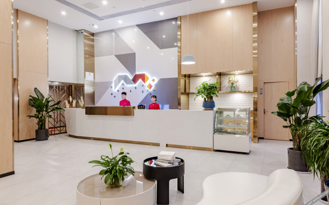 Berman Hotel (Guiyang southwest Trade City Jinyang bus station store)