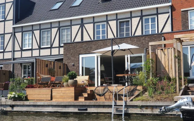 Spacious Holiday Home in Alkmaar With Garden