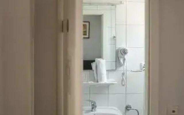 The Dubliner Hotel & Irish Pub