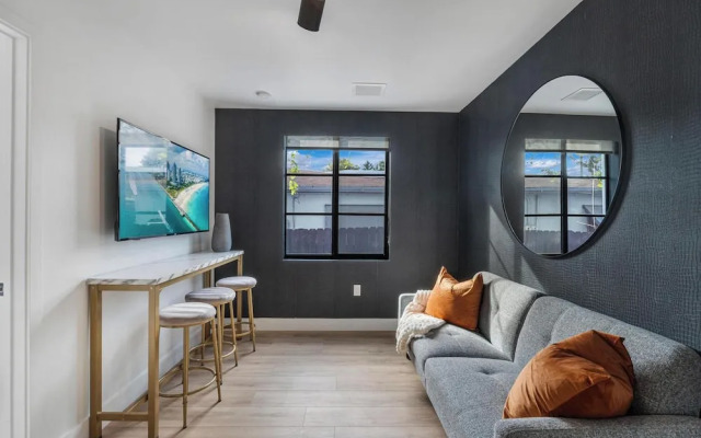 Lux Retreat By Renzzi