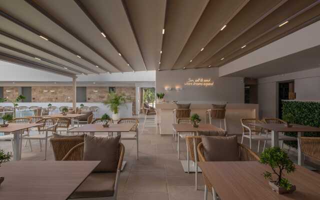 Sandy Seaside Suites