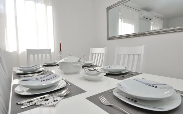 Stunning Home in Vrsi-mulo With Wifi and 2 Bedrooms