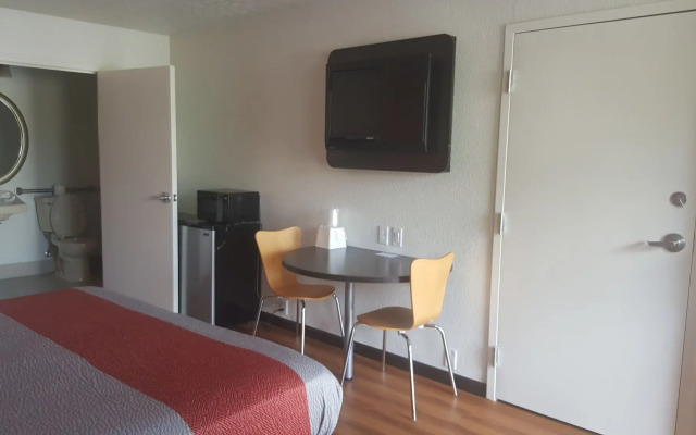 Motel 6 Columbus, OH - OSU