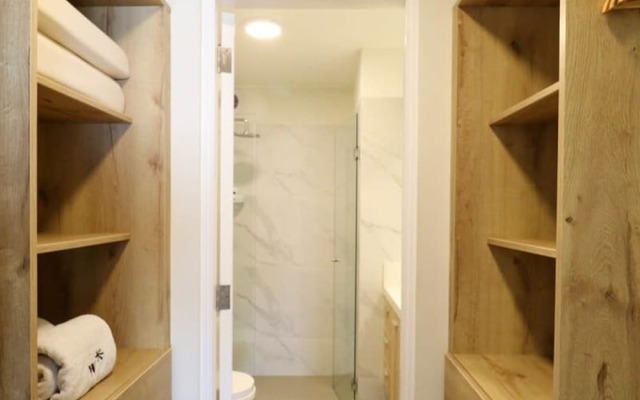 w Fascinating 1BR With Balcony in Miraflores