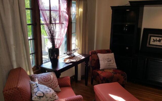 Modern❤️Smart Craftsman HDTV Keurig AC❤of Downtown