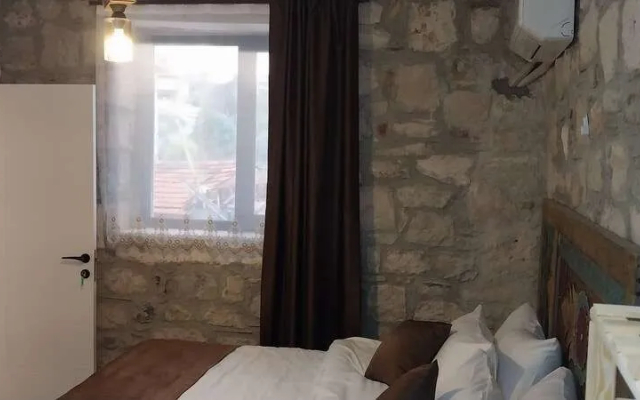 Chakra Vourla Hotel