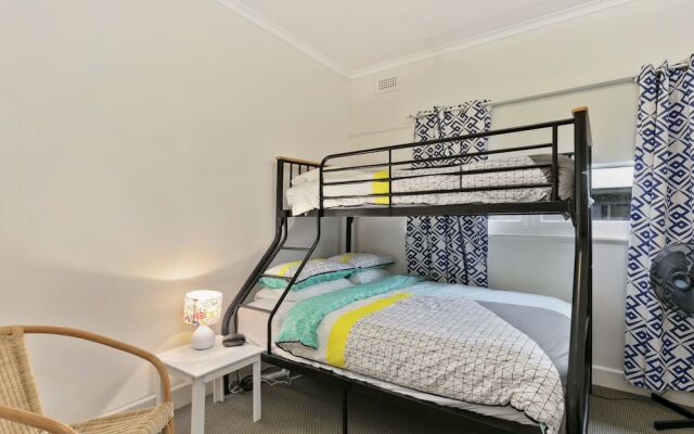 Vintage Sunrise - Pet Friendly (Outside Only)