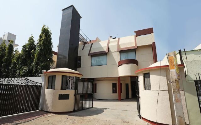 OYO 15791 Flagship Hotel Executive Hazratganj
