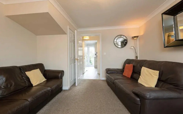 Darlington 3 bed House Near Train Station