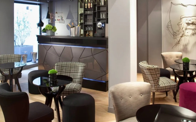 Le Grey Hotel