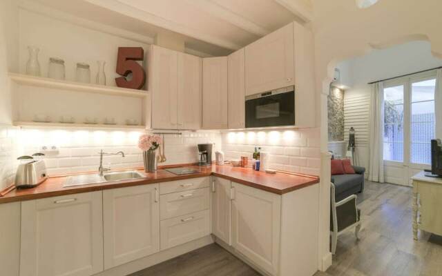 Stylish 1 Bed Apt w/ Terrace in Lesseps