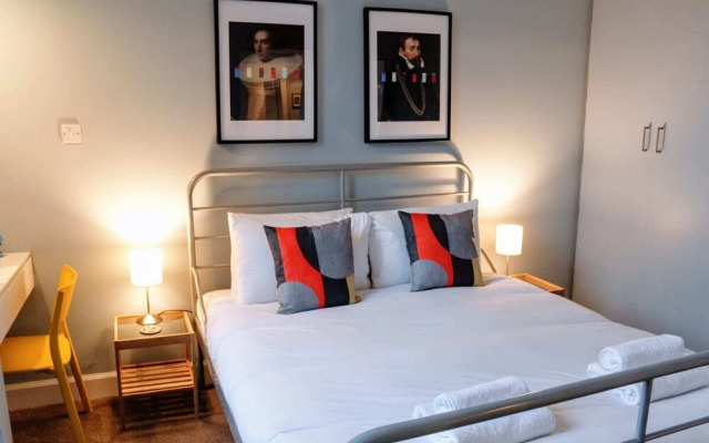 1 Bedroom Apartment In Edinburghs New Town