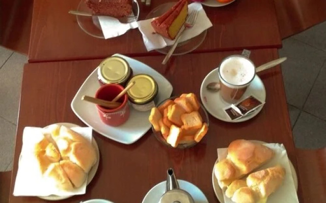E-Nove Lounge Hostel Caffe