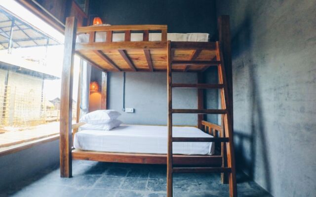 Demoso Lodge - Hostel