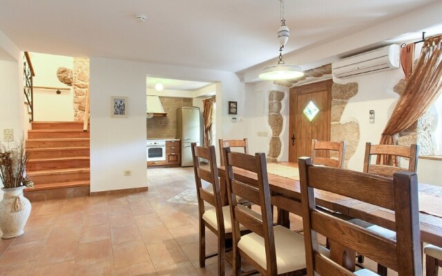 Attractive Villa in Kras with Swimming Pool