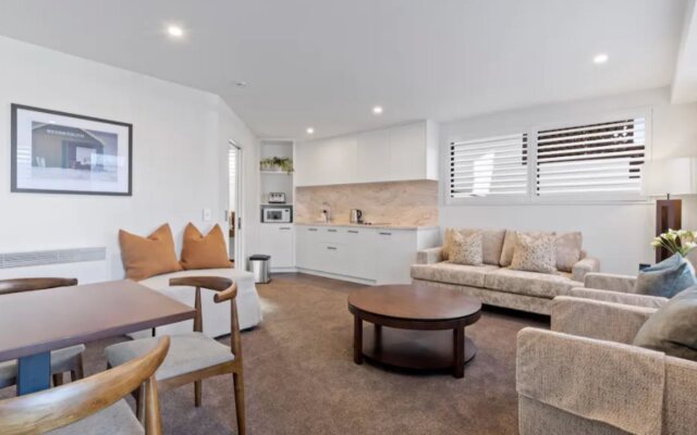 Queenstown House Lakeside Apartments