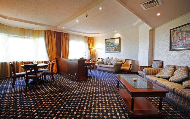 Proton Hotel