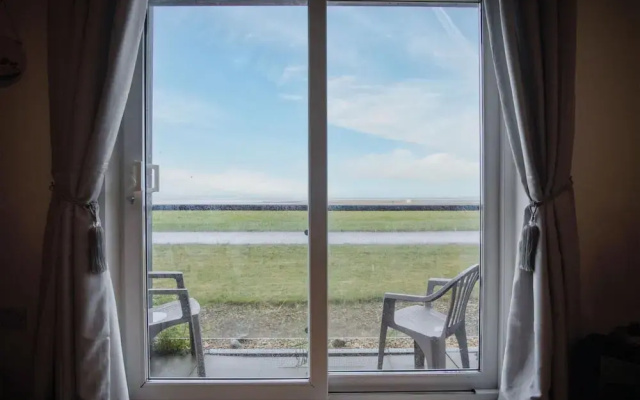 Beach View - 2 Bedroom Apartment - Llanelli