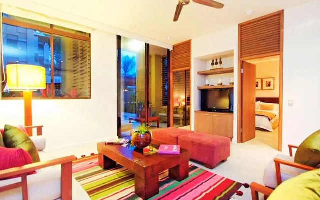 Temple 121 Palm Cove With Courtyard
