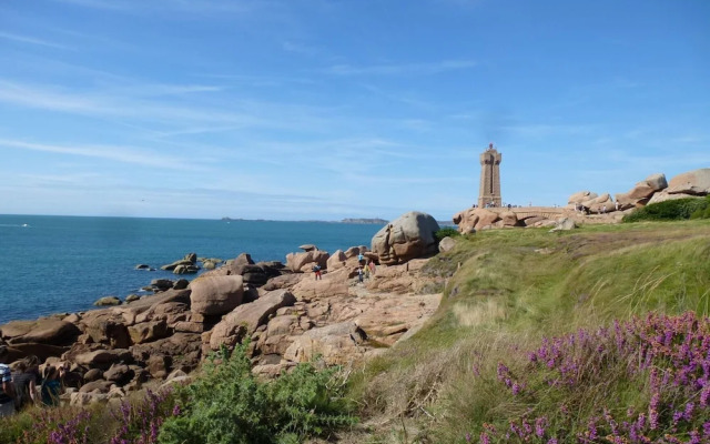 Spacious House Near Pink Granite Coast