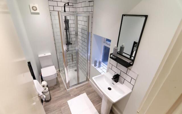 Cosy and modern two bedroom apartment - Snug House