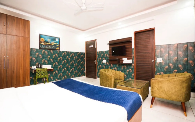Fabhotel Tanvi Premium
