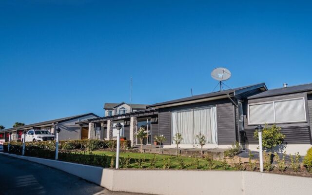 Cedar Lodge Motel