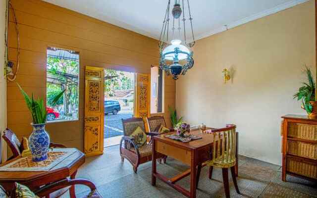Reddoorz Plus Near Plaza Ambarukmo