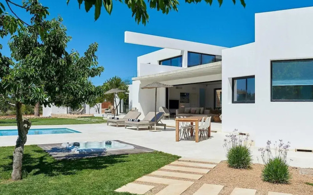 Holiday Home With Outdoor Cinema