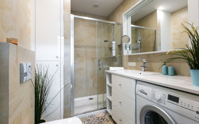 Penthouse with Piano & Old Town View