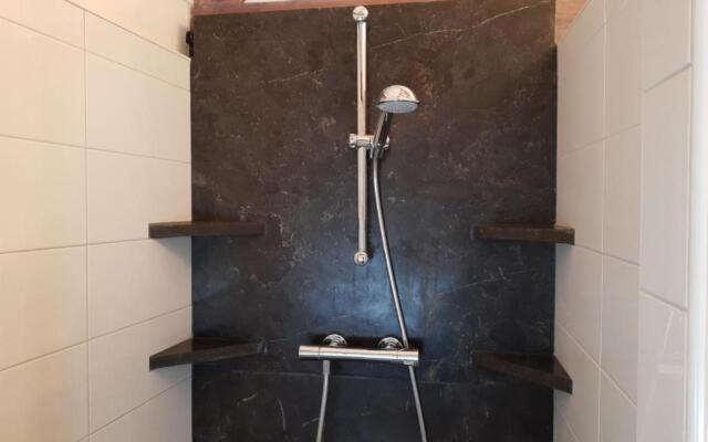 VRYE HEERLYKHEYD ( adults only ) studio 3