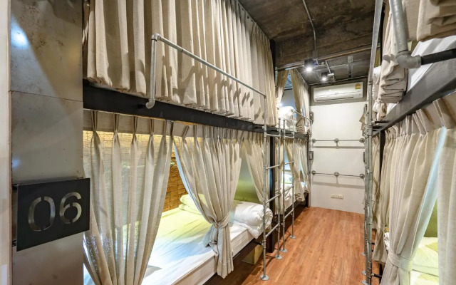 Siam Plug In Hostel