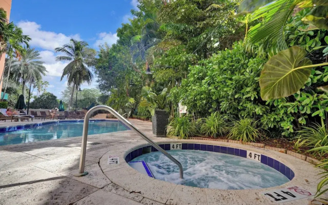 Relaxing Condo with Free Parking