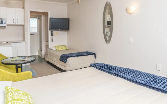 Outrigger Motel
