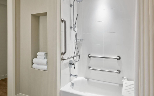 Delta Hotels by Marriott Muskegon Convention Center