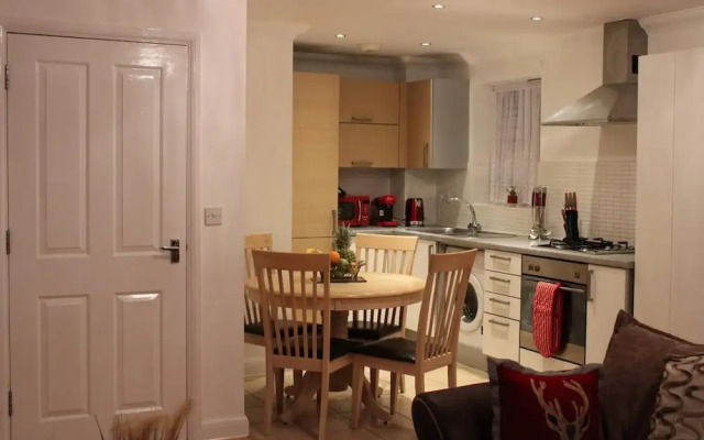 Impeccable Spacious 1-bed Apart in London Dagenham